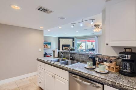 Awesome 3Br 2Bth 1 Block To Beach C2 Ньюпорт-Бич Экстерьер фото
